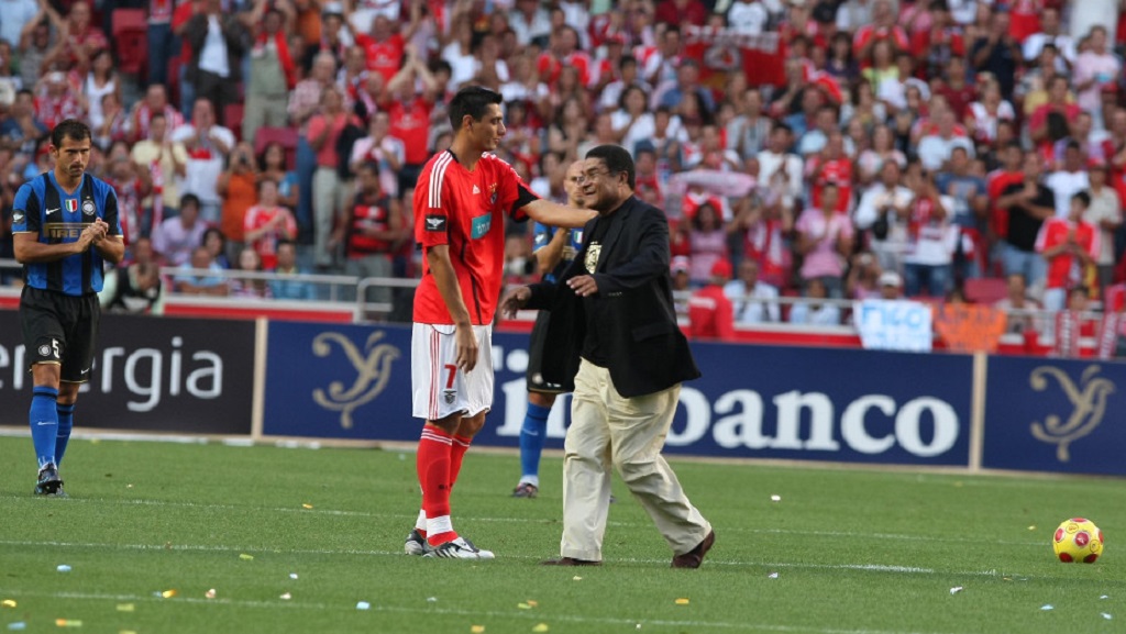 Eusébio on the field on August 15, 2008 during the first edition of the Trophy bearing his name (credit photo: Sport Lisboa e Benfica)